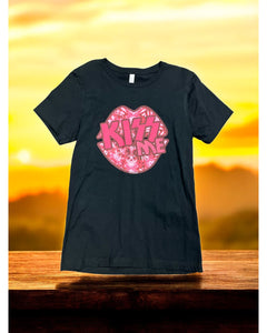 Graphic Tee kiss me