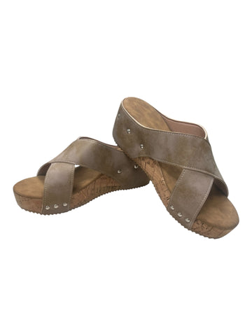 Cross over strap Sandals
