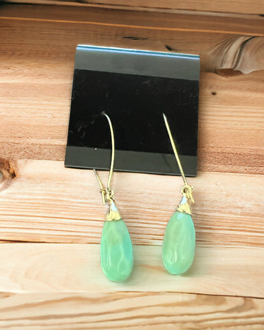 Wire drop earring with green stones