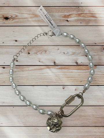 Fashion pearl with clasp and coin choker