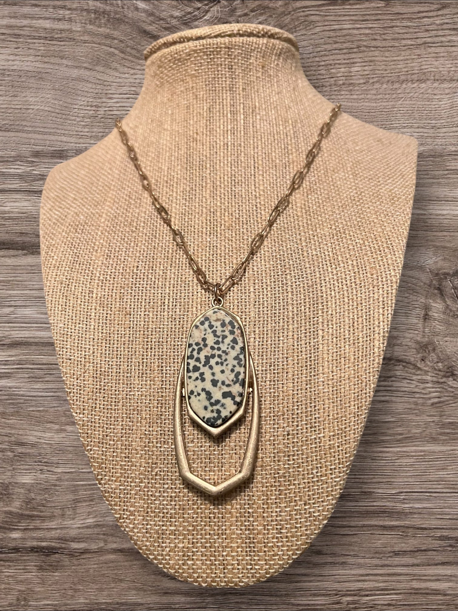 Link chain with Dalmatian pendant