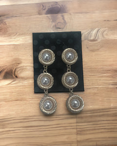 Pearl gold circle earrings