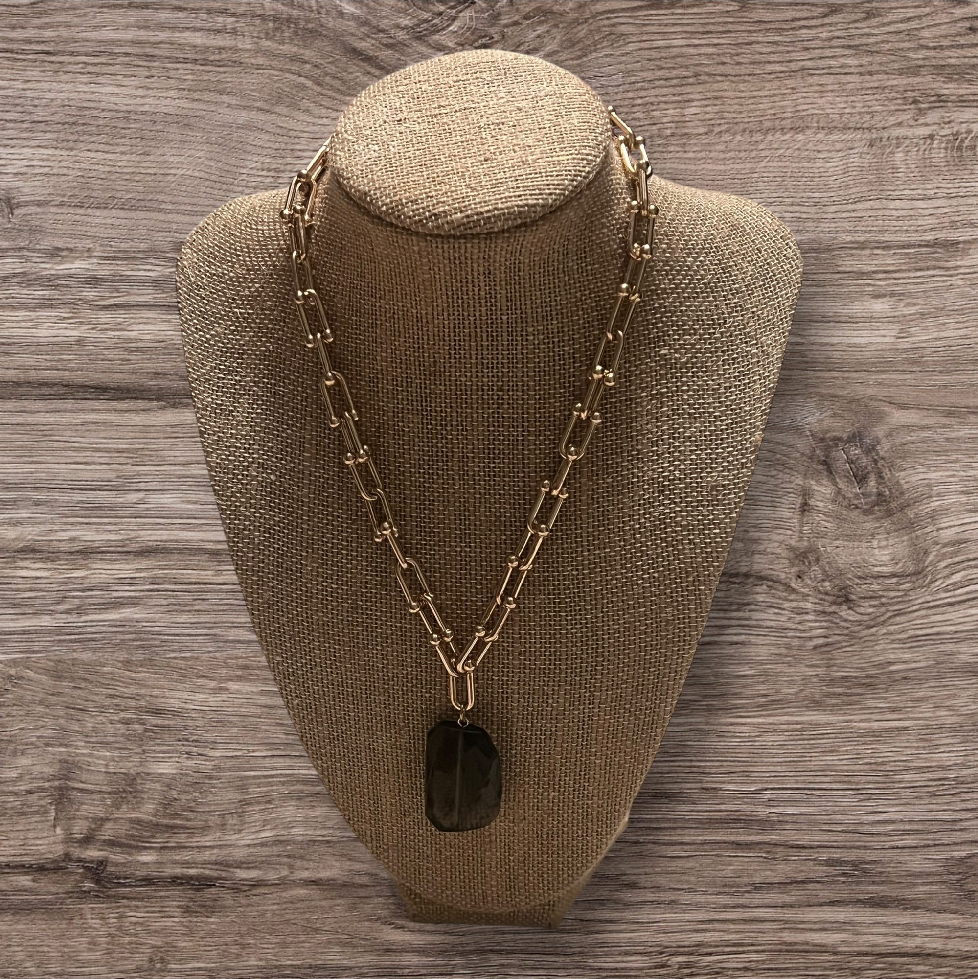Chunky necklace w/brown stone