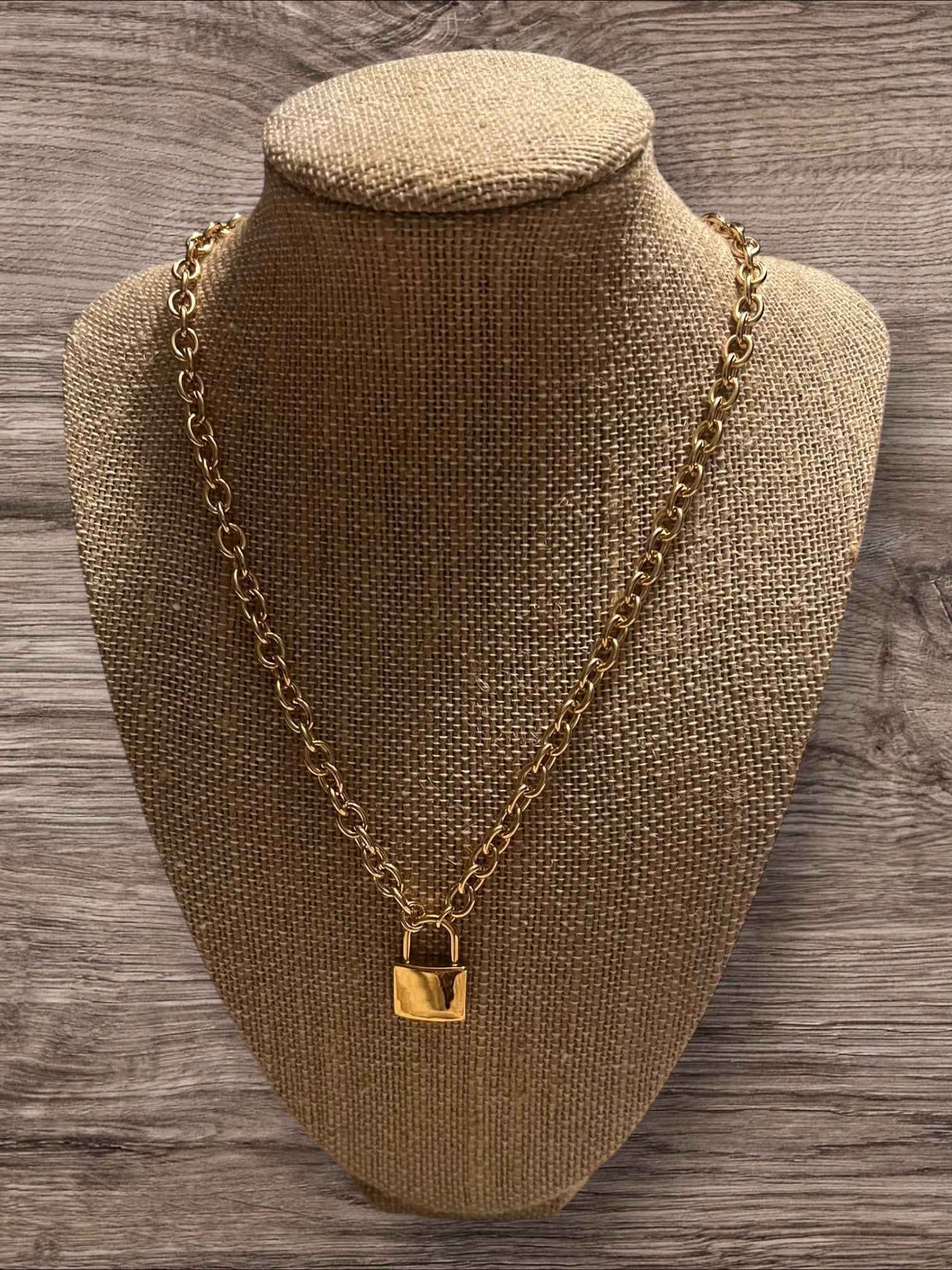 Gold lock chunky chain necklace