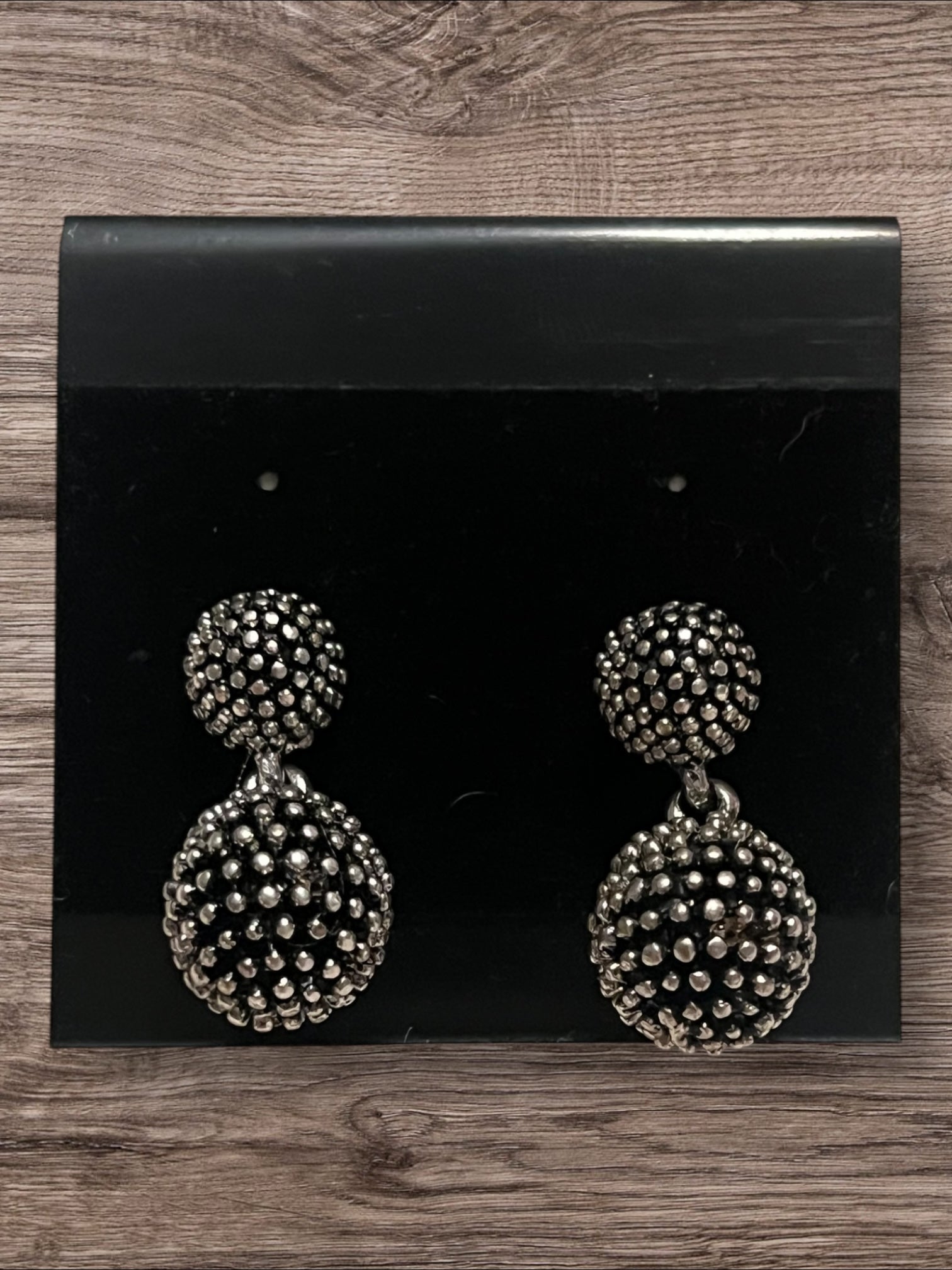 Dot ball silver earrings
