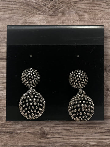 Dot ball silver earrings